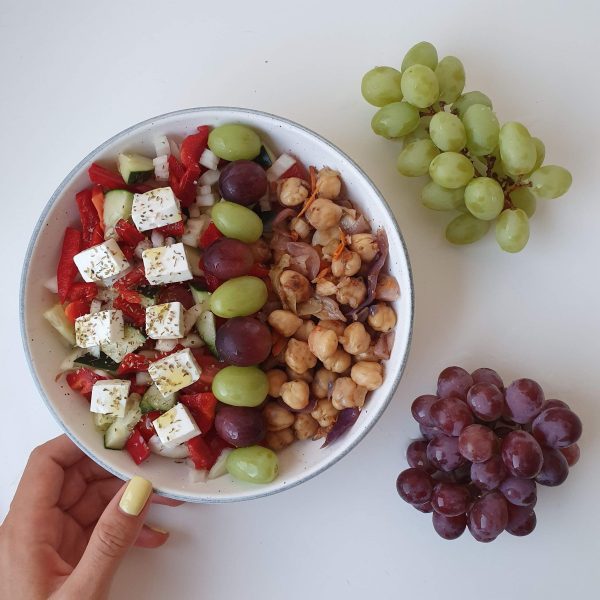 Salada-fresca-com-uvas-HerdadeValedaRosa_poetenalinha-e1568119060922